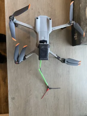 Mavic with a hanging flexible antenna